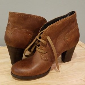 Clarks brown lace-up booties